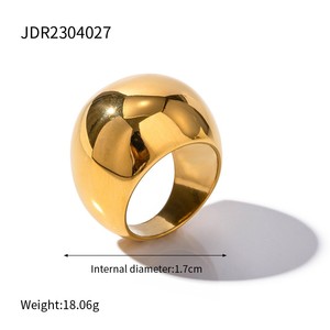 Bague en acier inoxydable en gros avec motif Grande Muraille ajouré et incrustation de diamants, bijoux haut de gamme de niche, bague de couple - Product Image 5