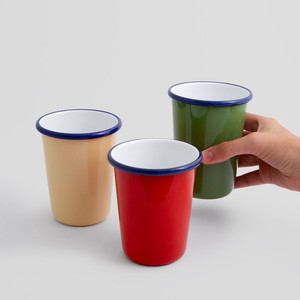10oz 16oz rojo amarillo verde V forma Hotel vajilla <span class=keywords><strong>cerveza</strong></span> café pintado a mano logotipo personalizado vasos esmaltados con borde negro - Product Image 1