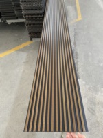 Panneaux muraux décoratifs intérieurs modernes imperméables, résistants à l'humidité et ignifuges de qualité supérieure, grille de plafond en PVC, panneaux cannelés