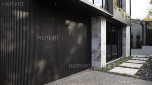 Finition en acier inoxydable <span class=keywords><strong>de</strong></span> porte <span class=keywords><strong>de</strong></span> <span class=keywords><strong>garage</strong></span> à lattes en bois motorisées <span class=keywords><strong>de</strong></span> conception segmentée é<span class=keywords><strong>l</strong></span>égante pour les maisons extérieures américaines contemporaines - Product Image 3