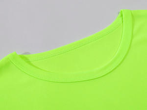 T-shirt bianca casual ad asciugatura rapida in poliestere, ideale per stampa a sublimazione e stampa logo, effetto neutro per stampanti a tintura - Product Image 3