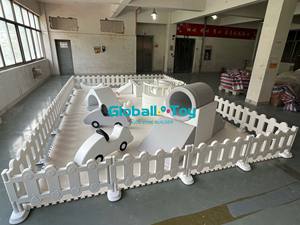 Ensemble de jeux d'éveil Ferme avec blocs d'escalade, piscine à balles et sauteurs lapins - Product Image 5