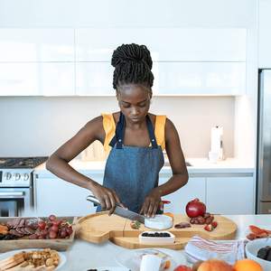 Grand plateau à fromage rond en bambou, plateau de service, plateau et couteau, cadeau pour femmes - Product Image 4