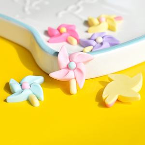 Bonito Cabujón Plano de Resina con Diseño de Molino de Viento para Decoración de Teléfonos, Accesorios DIY y Fabricación de Joyas - Product Image 4