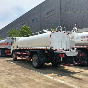 Camión Cisterna de Agua Howo 4x2 de 9000L, Camión con Tanque de Riego Móvil en Venta - Product Image 4