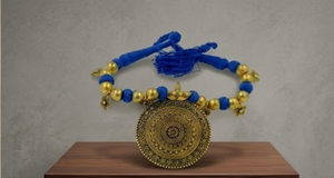 Ensemble de colliers ethniques bleus avec perles et médaillon en or antique oxydé pour femmes, bijoux traditionnels élégants pour mariage et fête - Product Image 4