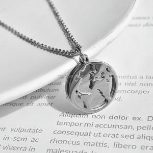 Özel kazınmış küre haritası yuvarlak kolye gezgin kolye paslanmaz çelik yığılmış disk istifleyici Charm kolye takı gravür - Product Image 3