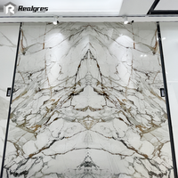 Carreaux de marbre grand Format, prix à dubaï, panneaux de pierre frittée, carreaux de porcelaine dorés et blancs brillants