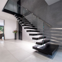 Solution d'escalier droit de Prima avec escalier de rangement sous l'escalier et escalier mural pour petites maisons