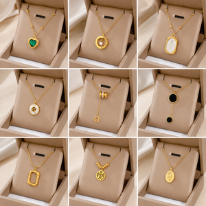 สร้อยคอจี้รูปหัวใจผีเสื้อแบบมินิมอล ชุบทอง 18K บนตัวเรือนสแตนเลส สำหรับผู้หญิงและผู้ชาย - Product Image 3