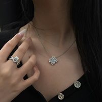 Elegante Weihnachts-Halskette aus 18K Roségold mit Herzförmigem Rosa Saphir-Anhänger und Diamanten für Damen
