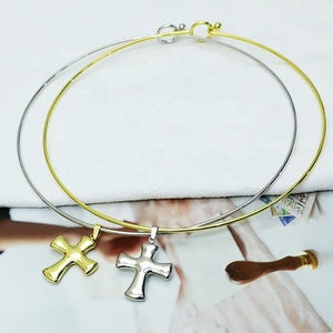 สร้อยคอโลหะคลาสสิกชุบทองคำ 18k พร้อมจี้รูปไม้กางเขนแบบเรียบง่าย - Product Image 2