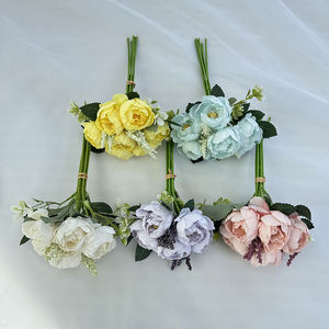 Disposizione floreale con eleganti fiori di rosa palmare felice peonia per il matrimonio e l'evento di natale - Product Image 5