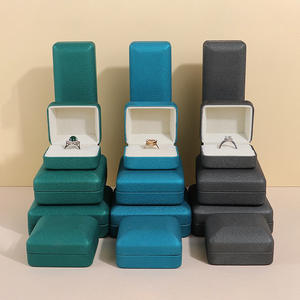 ใหม่ล่าสุดหรูหราแสงระดับไฮเอนด์หนัง PU ทรงสี่เหลี่ยมเนื้อเหล็กหนัง PU กำไลข้อมือสร้อยคอซับในกำมะหยี่เครื่องประดับ - Product Image 6