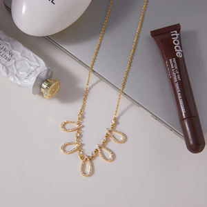 Collar Elegante JD con Diseño de Lágrima Calada, Chapado en Oro de 18K, Acero Inoxidable con Colgante de Cristal de Circonita Blanca, Cadena Moderna y Delicada - Product Image 5