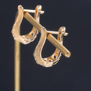 Orecchini pendenti vintage a forma di U per donna, eleganti gioielli per le orecchie alla moda nei toni caldi - Product Image 3