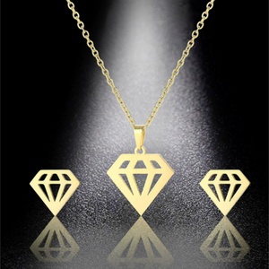 Collar de Acero Inoxidable con Diseño de Diamantes Chapado en Oro, Gran Venta - Product Image 2