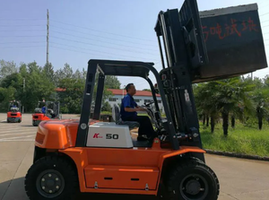 Carretilla elevadora HELI CPD50 usada de 5 toneladas, batería de litio y ácido de plomo eléctrico con piezas de repuesto - Product Image 3