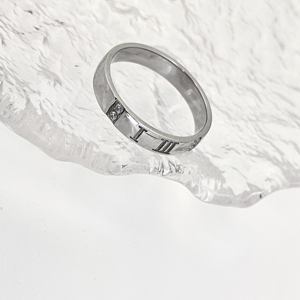 Bague en acier inoxydable micro-incrustée de zircon chiffres romains - Bague de <span class=keywords><strong>couple</strong></span> haut de gamme exquise pour cadeau de mariage, fête et mode tendance - Product Image 2