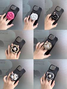 Custodia per telefono in <span class=keywords><strong>pelle</strong></span> di lusso con fiore di camelia e supporto per <span class=keywords><strong>iPhone</strong></span> <span class=keywords><strong>12</strong></span>-17 Pro Max, con Pop Socket personalizzato a forma di fiore - Product Image 5