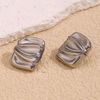 Boucles d'oreilles clous carrées irrégulières martelées Dreamshow, plaquées or 18 carats, bijoux en acier inoxydable et titane