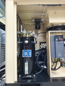 Compresor de Aire Integrado Monofásico ZAKF Hecho en China, 3.7KW 5HP 220V, Tipo Tornillo, con Secador de Aire y Tanque - Product Image 5