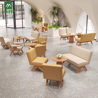 Ensemble table et chaises de café en bois au design moderne pour hôtel, restaurant, café - Mobilier durable et respectueux de l'environnement