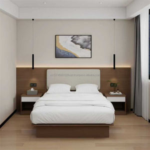 Ensemble de meubles de chambre d'hôtel 3 étoiles moderne, suite complète pour chambre d'hôtes avec cadre de lit en bois, tables de chevet, meuble TV et armoire minibar - Product Image 1