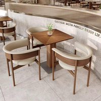 Ensemble de table et chaises de salle à manger en bois, chaises à accoudoirs incurvés et rembourrés, mobilier commercial pour restaurant