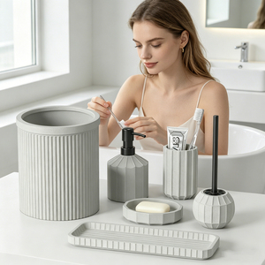 Offre Spéciale : Ensemble d'<span class=keywords><strong>accessoires</strong></span> <span class=keywords><strong>de</strong></span> <span class=keywords><strong>salle</strong></span> <span class=keywords><strong>de</strong></span> <span class=keywords><strong>bain</strong></span> en résine côtelée grise, 6 pièces – Décoration minimaliste moderne pour la maison et les produits <span class=keywords><strong>de</strong></span> <span class=keywords><strong>salle</strong></span> <span class=keywords><strong>de</strong></span> <span class=keywords><strong>bain</strong></span> - Product Image 1