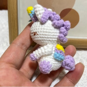Porte-clés <span class=keywords><strong>licorne</strong></span> amigurumi au crochet fait main, mini poupée tricotée mignonne, <span class=keywords><strong>jouet</strong></span> en peluche pour pendentif de sac, cadeau d'anniversaire pour enfants - Product Image 3