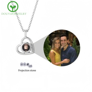 Nueva tendencia moda minimalista amor corazón fotografía colgante coleccionando recuerdos personalizados foto proyección collares para hombre mujer - Product Image 1
