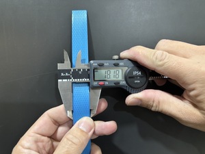 Bande en PP jaune gaufrée recyclée de 19 mm de la meilleure qualité, épaisseur 0,8 mm, entièrement automatique/manuelle pour l'emballage des machines d'usine - Product Image 3