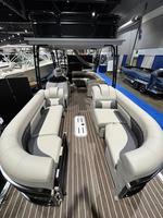 Meilleur bateau ponton en aluminium avec moteur hors-bord pour le divertissement familial, la croisière, la pêche et les sports.
