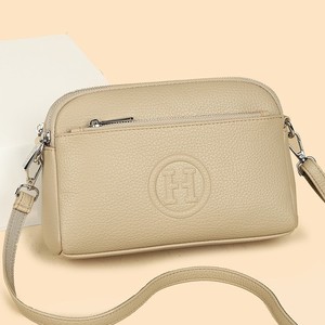 <span class=keywords><strong>Sac</strong></span> bandoulière <span class=keywords><strong>femme</strong></span> tendance 2025 – Nouveau style polyvalent, simple, en <span class=keywords><strong>cuir</strong></span>, avec lettres, fermeture éclair, style coréen - Product Image 4