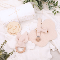 Coffret Cadeau Naissance Tongtu 2024 : Couverture à Pompons, Chaîne de Sucette, Combinaison en Crochet, Jouet à Mordre Lapin en Coton et Bois pour Nouveau-né
