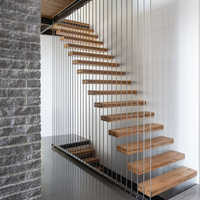 Escalier droit de conception moderne et élégante, fabrication artisanale de haute qualité, escalier flottant pour villa