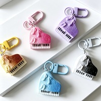 Porte-clés mini piano à queue en résine dégradée, breloque instrument de musique gaufrée avec note musicale, accessoire de sac pour les amateurs de musique