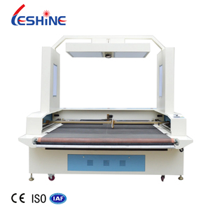 Machine de découpe laser CO2 CNC avec caméra CCD Big Vision et convoyeur pour la sublimation de tissus en rouleau, textiles, vêtements - Product Image 3