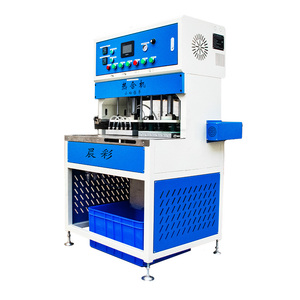 Machine de moulage automatique 3D à chaud pour patchs en PVC, idéale pour la fabrication de porte-clés, poupées, jouets et artisanat - Product Image 6