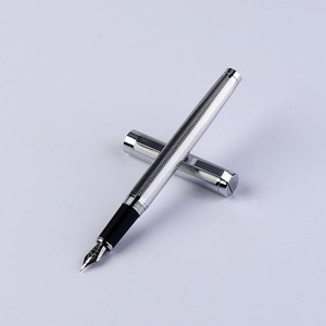 <span class=keywords><strong>2022</strong></span>พรีเมี่ยมสูงโลโก้ที่กำหนดเองธุรกิจของขวัญสแตนเลส Nib อิริเดียมการประดิษฐ์ตัวอักษรโลหะปากกาน้ำพุ - Product Image 5