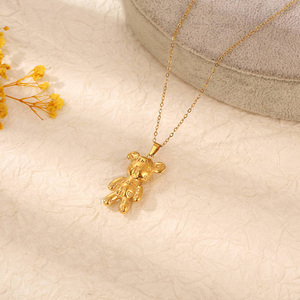 Vendita calda alla moda amore e pace orsacchiotto collana regalo di natale pieno d'oro Anti allergia orso ciondolo per ragazze - Product Image 4
