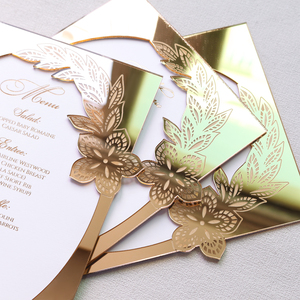 Élégante carte de menu de mariage en or, découpée au laser et gravée, avec motifs floraux et textes personnalisés pour la décoration de table de banquet de mariage - Product Image 6