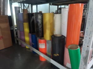 Yeco ชุดแฟชั่นกีฬาสีทองไวนิลยืดหยุ่นกลางกลางรองรับตัวอย่างฟิล์มพลาสติกวัสดุ PU เสื้อยืดใช้ - Product Image 4