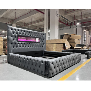 <span class=keywords><strong>Letto</strong></span> matrimoniale king size Pinzhi Home personalizzato, con struttura imbottita in velluto nero, lussuoso e moderno, con testiera con linee dorate. - Product Image 6