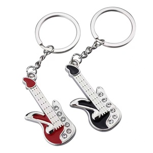 Y2K UV Cartoon Style Schlüssel bund Vintage Metall Glitter Gitarre mit Retro Millennium Bling Modische Karabiner Schlüssel ring Zubehör - Product Image 6