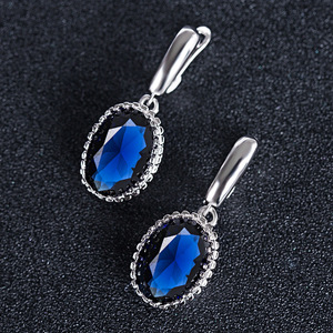 Orecchini Pendenti Retrò di Lusso, Eleganti Gioielli da Festa con Accenti Scintillanti per Donne - Product Image 5