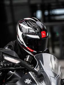 หมวกกันน็อค MT Helmets รุ่น STINGER 2 สำหรับทุกเพศทุกวัย ระบายอากาศได้ดี ใช้ได้ทุกฤดู  แบบเต็มใบ ได้รับมาตรฐาน ECE R22.06 ผลิตจากวัสดุ ABS  ระบบปิดแบบปลดเร็ว ของใหม่ - Product Image 2