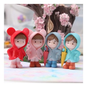 Figurine en résine PVC de fille et garçon sous parapluie de dessin animé, miniature pour ornement de jardin féerique et accessoires de maison de poupée - Product Image 3