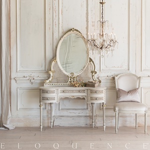 Meuble de Rangement Classique <span class=keywords><strong>Rustique</strong></span> Style Campagne Française en Chêne Massif Blanc avec <span class=keywords><strong>Coiffeuse</strong></span> et Miroir sur Pied pour Chambre à Coucher – Offre Spéciale - Product Image 2